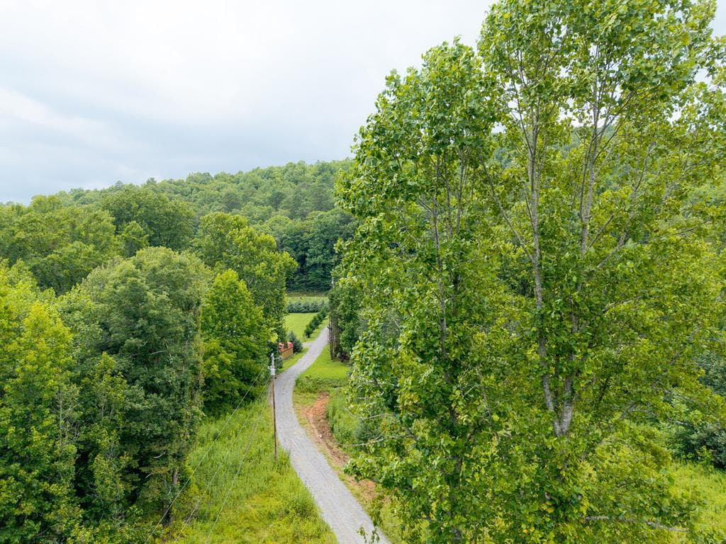 9-17 Mary Lane, Hayesville NC 28904 - Photo