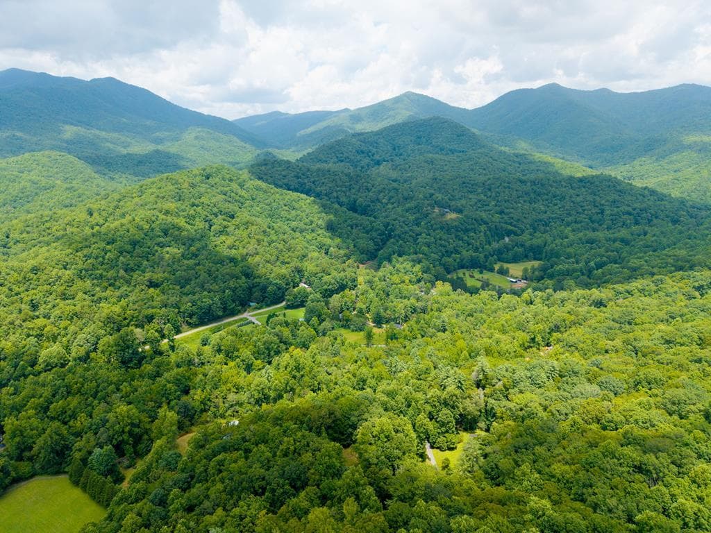 9-17 Mary Lane, Hayesville NC 28904 - Primary photo