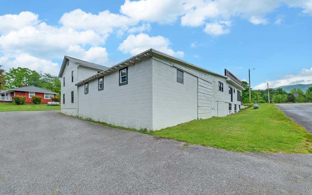 7493 Us Hwy 76 W, Young Harris GA 30582 - Photo