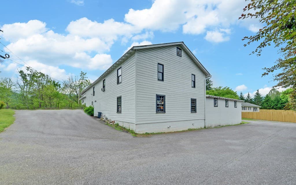 7493 Us Hwy 76 W, Young Harris GA 30582 - Photo