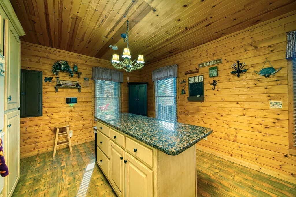 190 Ruby Lake Drive N, Hiawassee GA 30546 - Photo