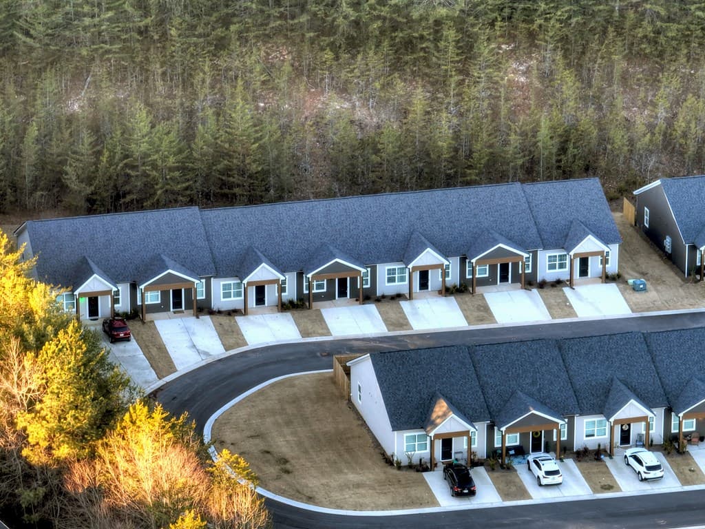 Unit 1 Grove Loop, Blue Ridge GA 30513 - Photo