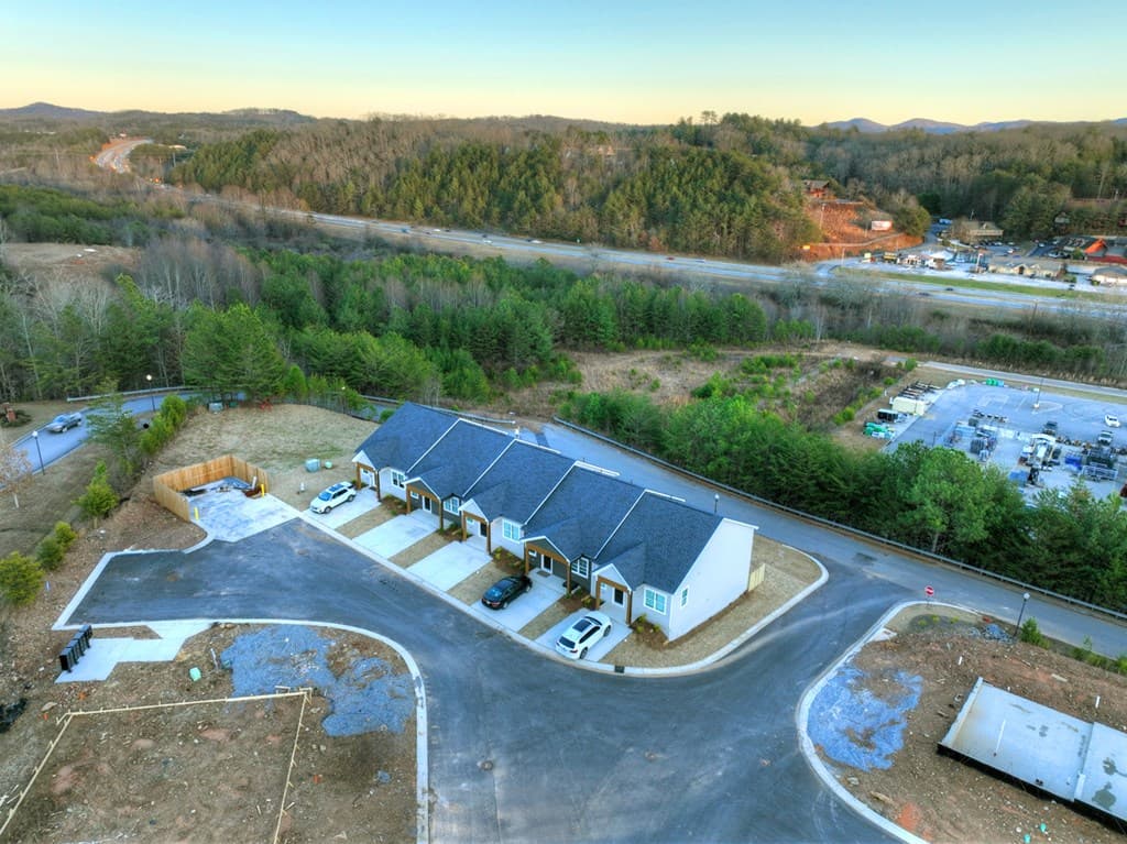 Unit 2 Grove Loop, Blue Ridge GA 30513 - Photo