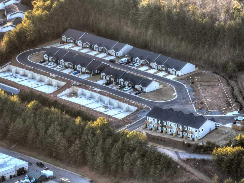 Unit 2 Grove Loop, Blue Ridge GA 30513 - Photo