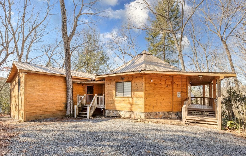 586 Newport Road, Blue Ridge GA 30513 - Primary photo