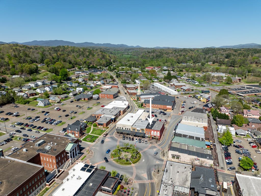 4 Northside Square, Ellijay GA 30540 - Photo