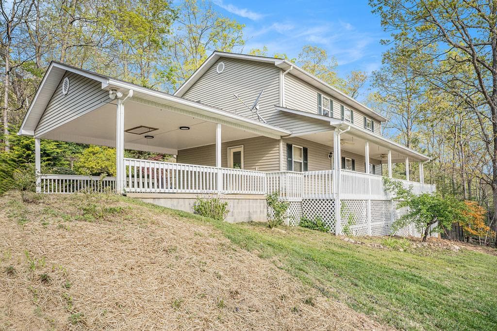 542 Sharp Top Circle, Blairsville GA 30512 - Primary photo