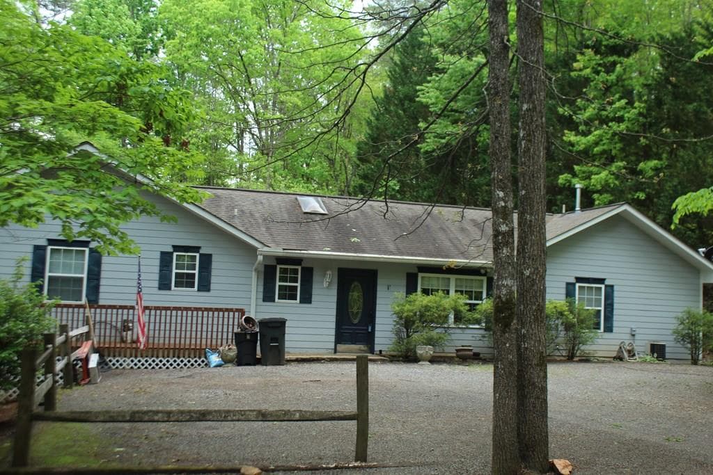 6961 Woodlake Circle, Young Harris GA 30582 - Primary photo