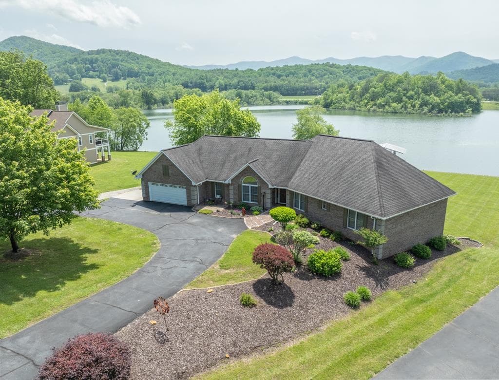 1537 Victoria Woods Drive, Hiawassee GA 30546 - Primary photo