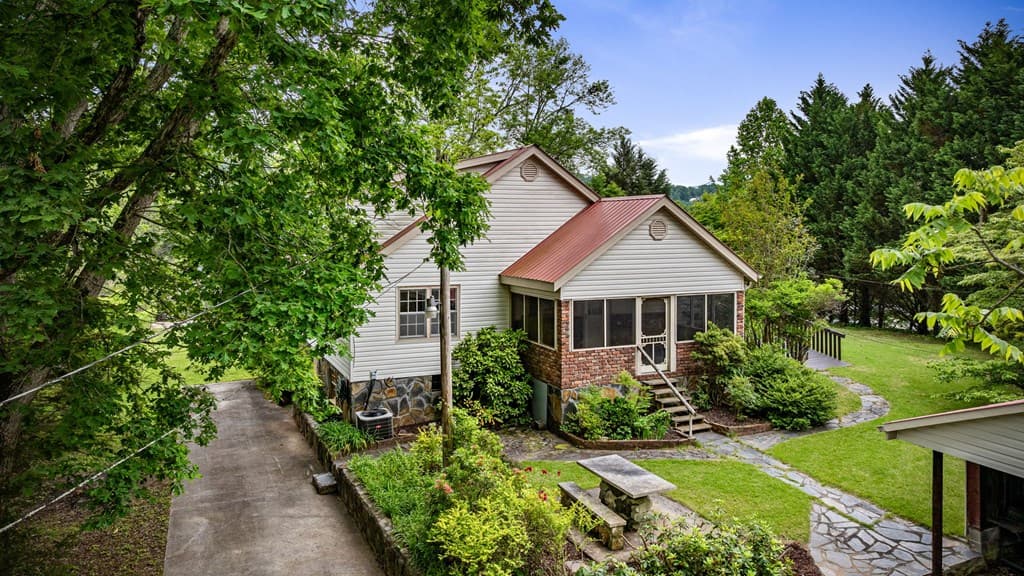16 Hollow Springs Road, Blue Ridge GA 30513 - Photo