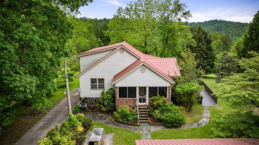 16 Hollow Springs Road, Blue Ridge GA 30513 - Photo