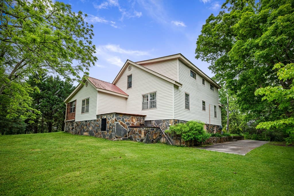 16 Hollow Springs Road, Blue Ridge GA 30513 - Photo