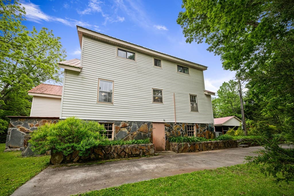 16 Hollow Springs Road, Blue Ridge GA 30513 - Photo