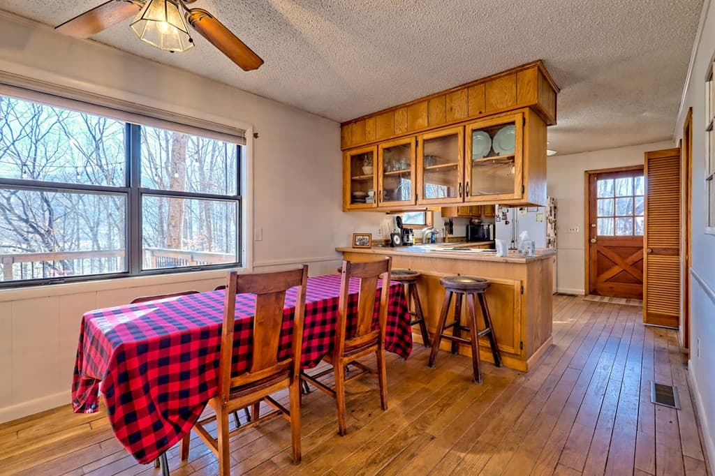 5827 Brasstown Creek Est, Young Harris GA 30582 - Photo