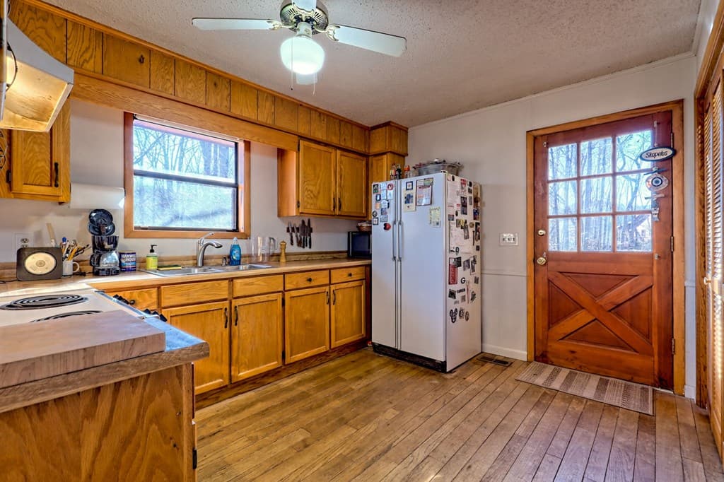 5827 Brasstown Creek Est, Young Harris GA 30582 - Photo