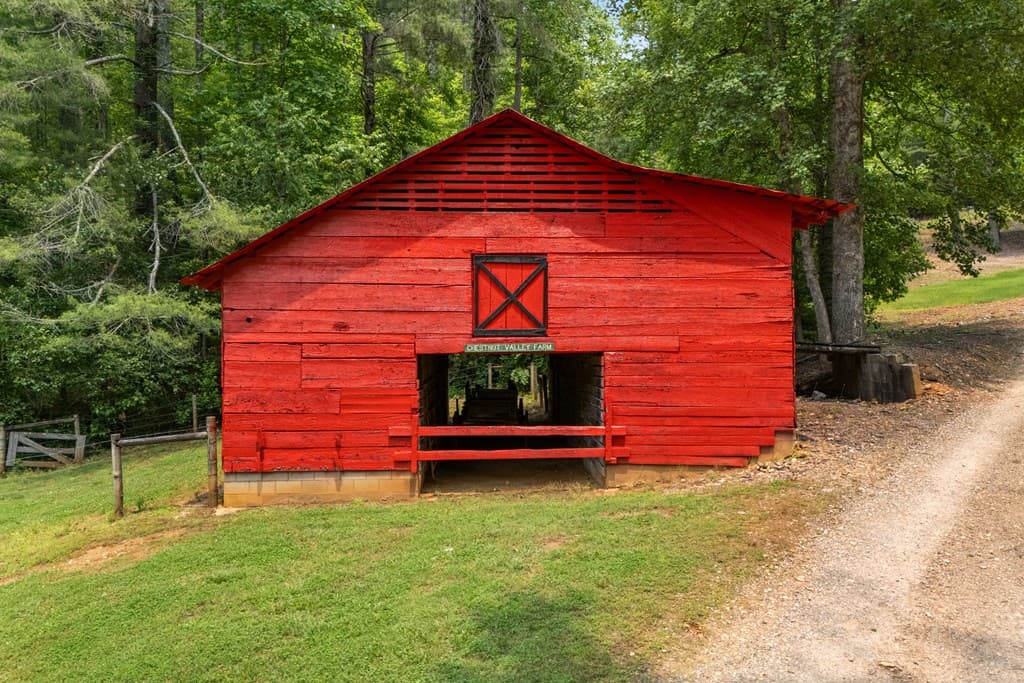 7320 Chestnut Valley Road, Hiawassee GA 30546 - Photo