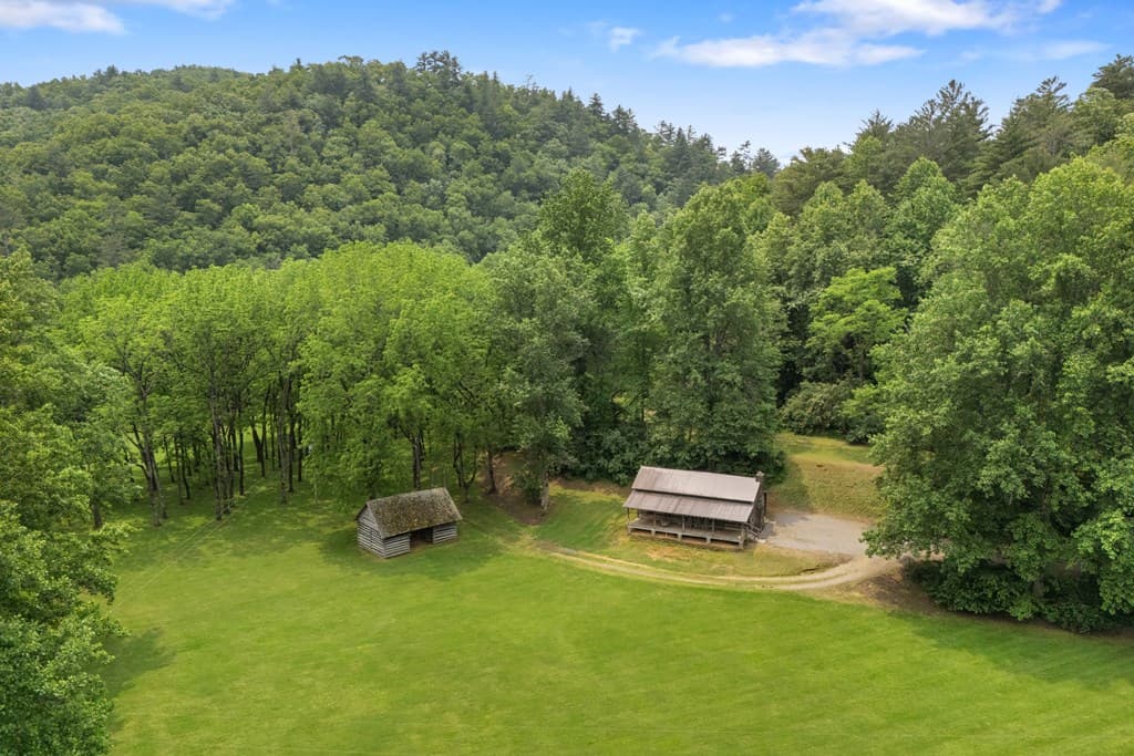 7320 Chestnut Valley Road, Hiawassee GA 30546 - Photo