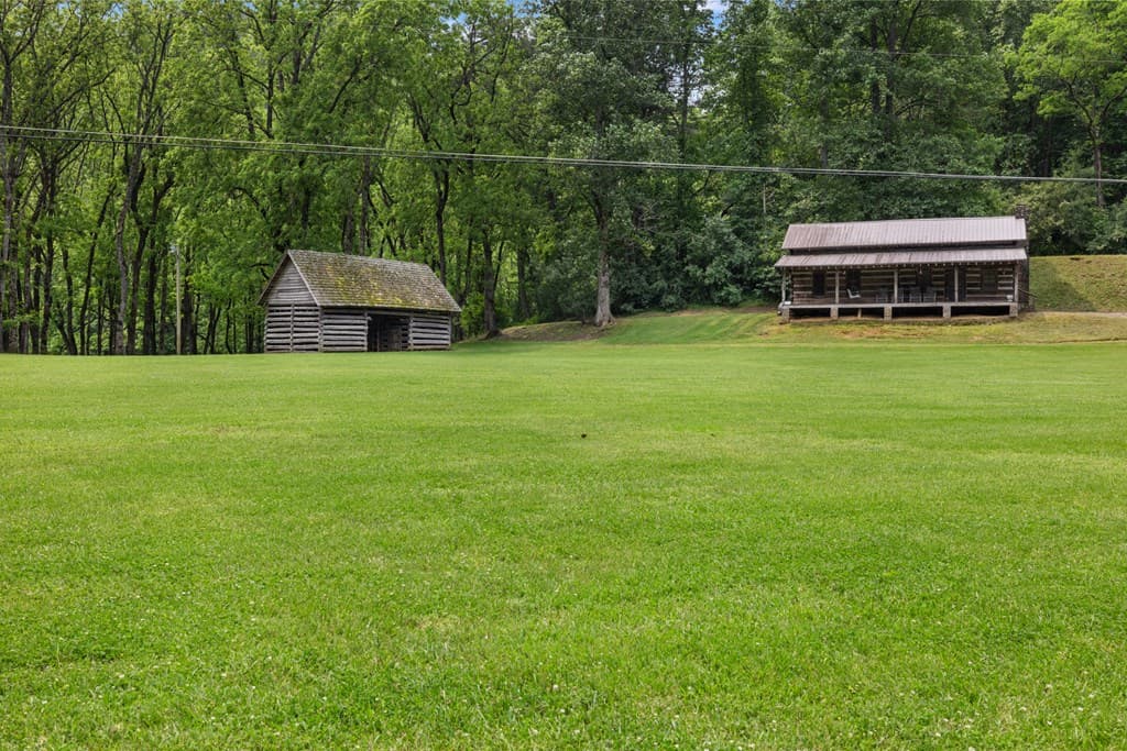 7320 Chestnut Valley Road, Hiawassee GA 30546 - Photo