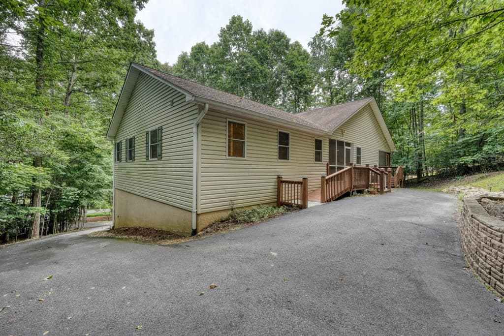 2087 Woodlake Lane, Young Harris GA 30582 - Photo