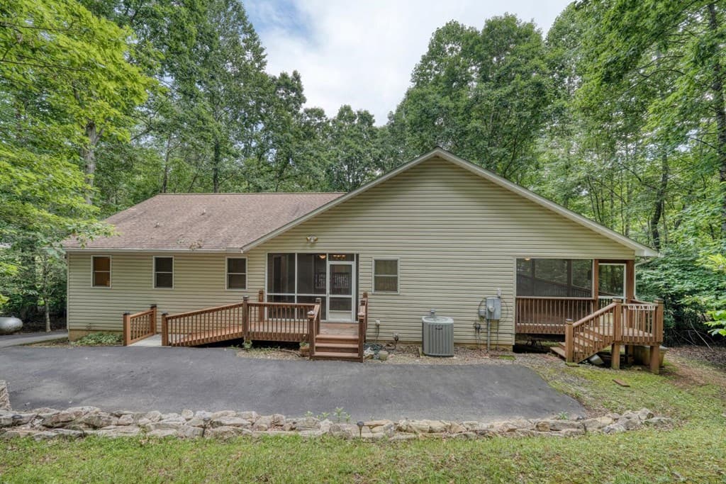 2087 Woodlake Lane, Young Harris GA 30582 - Photo