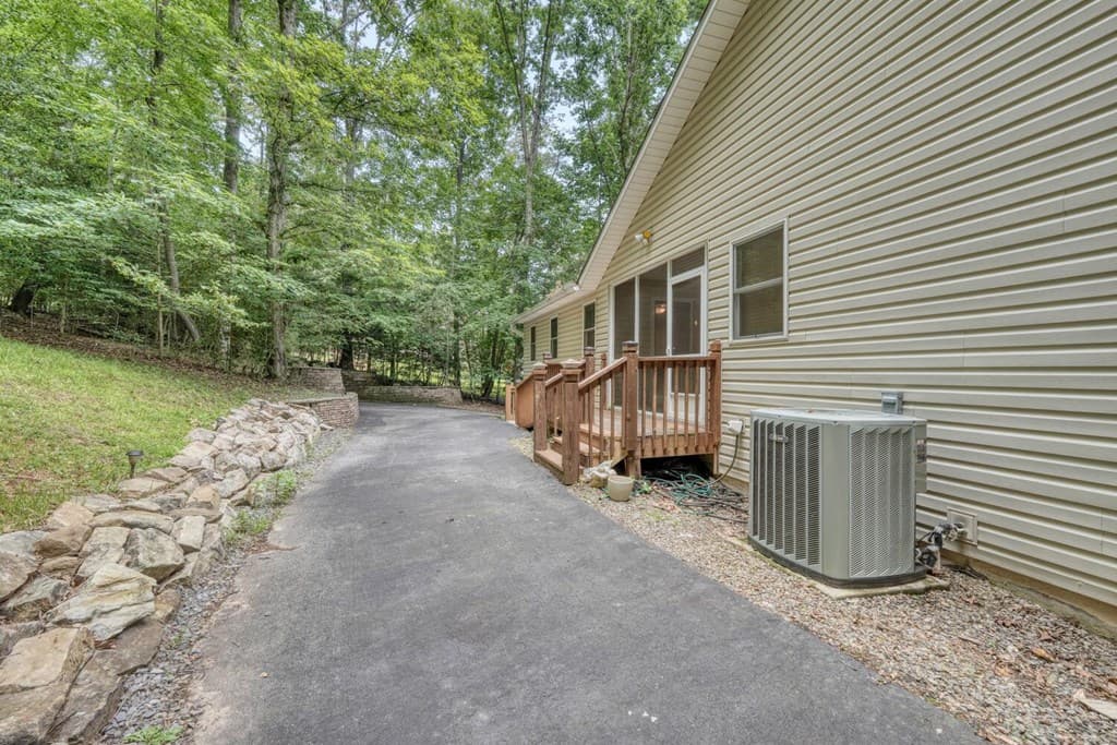 2087 Woodlake Lane, Young Harris GA 30582 - Photo