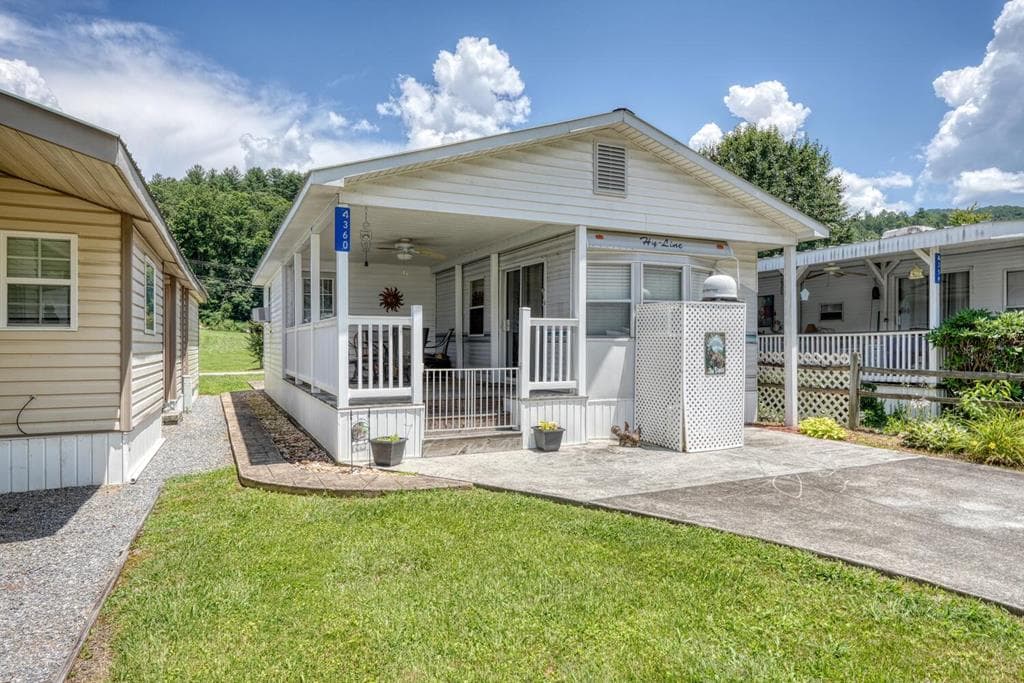 4360 Riverbank Run, Hiawassee GA 30546 - Primary photo