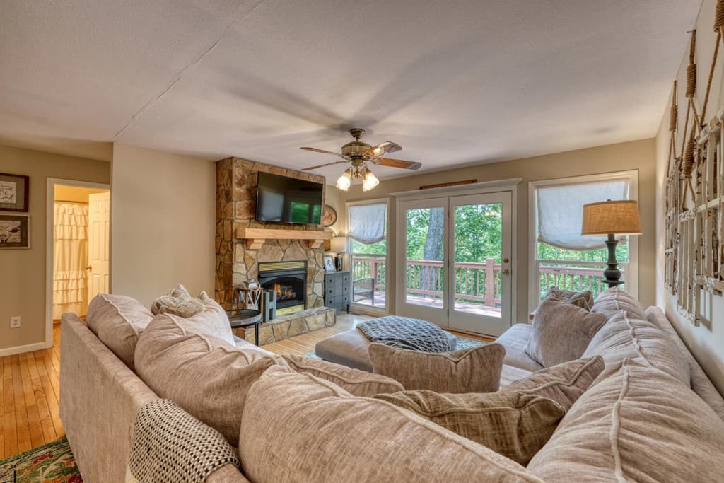 2333 Lovingood Road, Hiawassee GA 30546 - Photo
