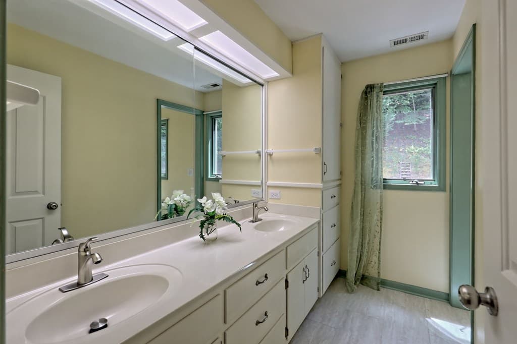 251 Quail Cove Lane, Brasstown NC 28902 - Photo