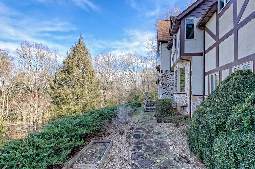 251 Quail Cove Lane, Brasstown NC 28902 - Photo