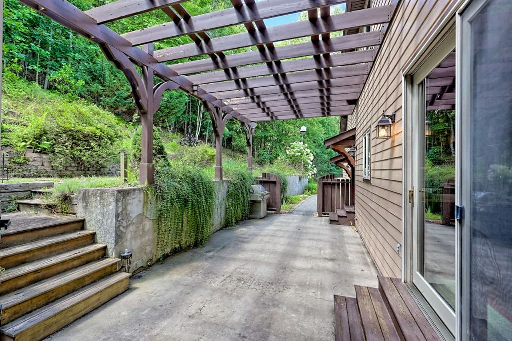 251 Quail Cove Lane, Brasstown NC 28902 - Photo