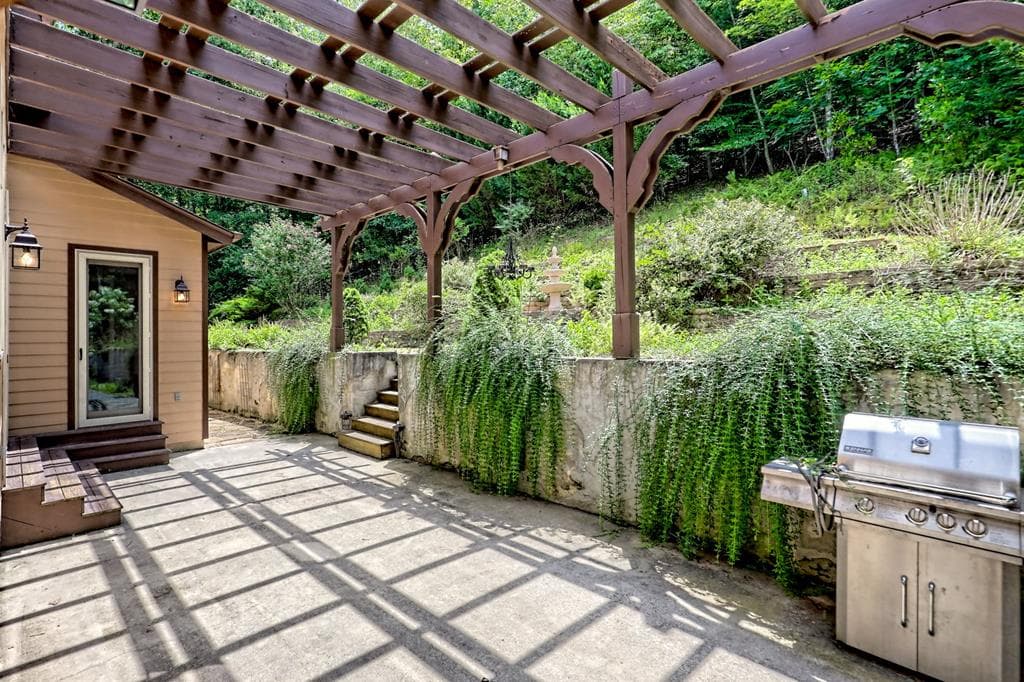 251 Quail Cove Lane, Brasstown NC 28902 - Photo