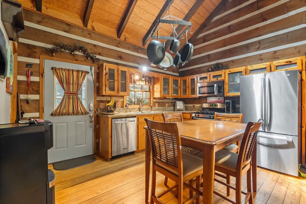 136 Honeysuckle Way, Blue Ridge GA 30513 - Photo