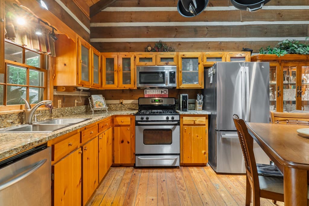136 Honeysuckle Way, Blue Ridge GA 30513 - Photo