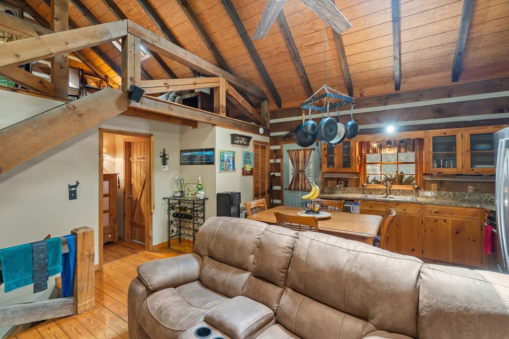 136 Honeysuckle Way, Blue Ridge GA 30513 - Photo
