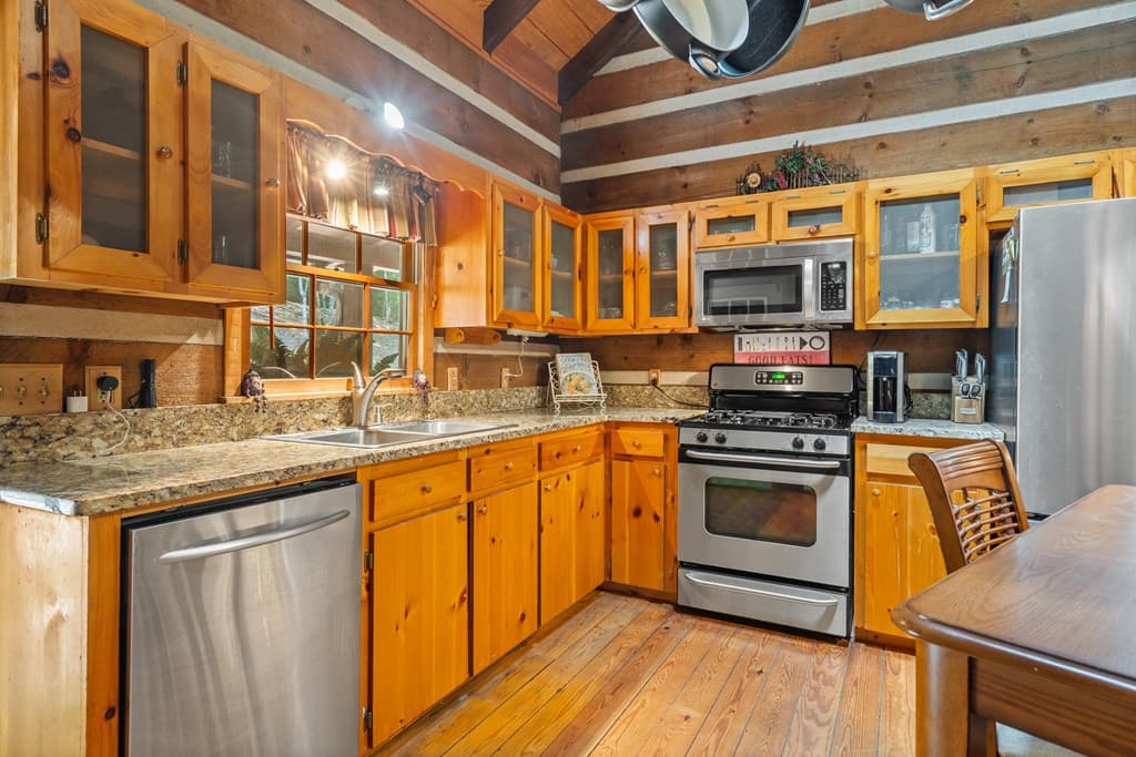 136 Honeysuckle Way, Blue Ridge GA 30513 - Photo