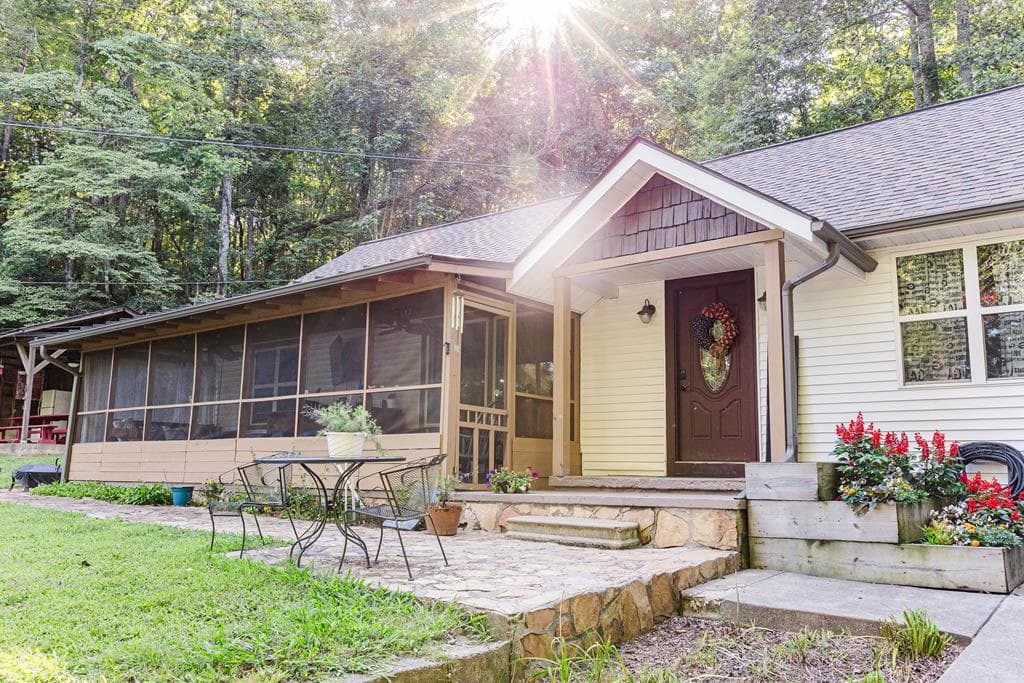 777 Williamstown Road, Mineral Bluff GA 30559 - Primary photo