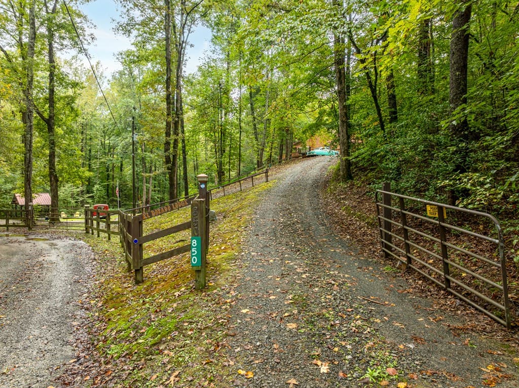 850 Valley Drive, Ellijay GA 30536 - Photo