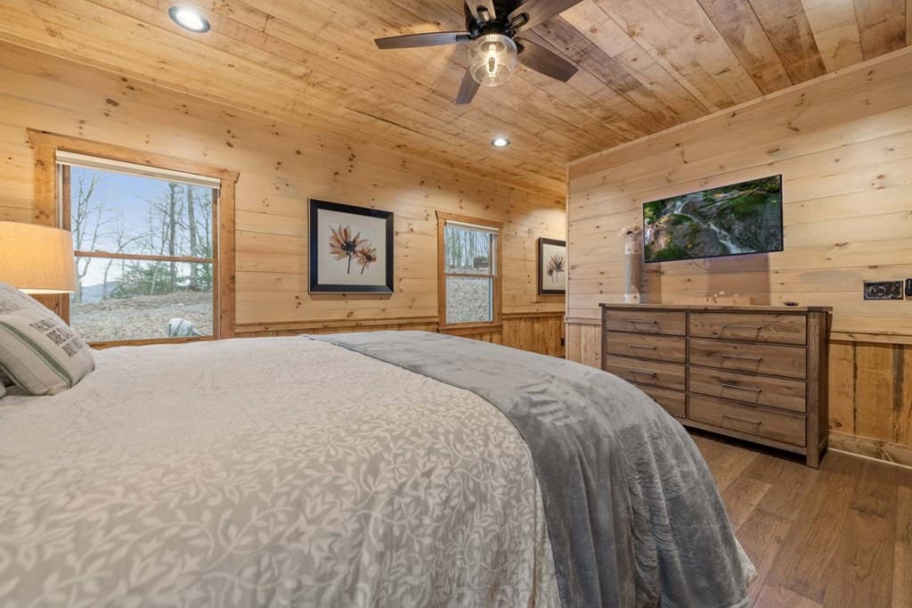 467 Skylight Drive, Blue Ridge GA 30513 - Photo