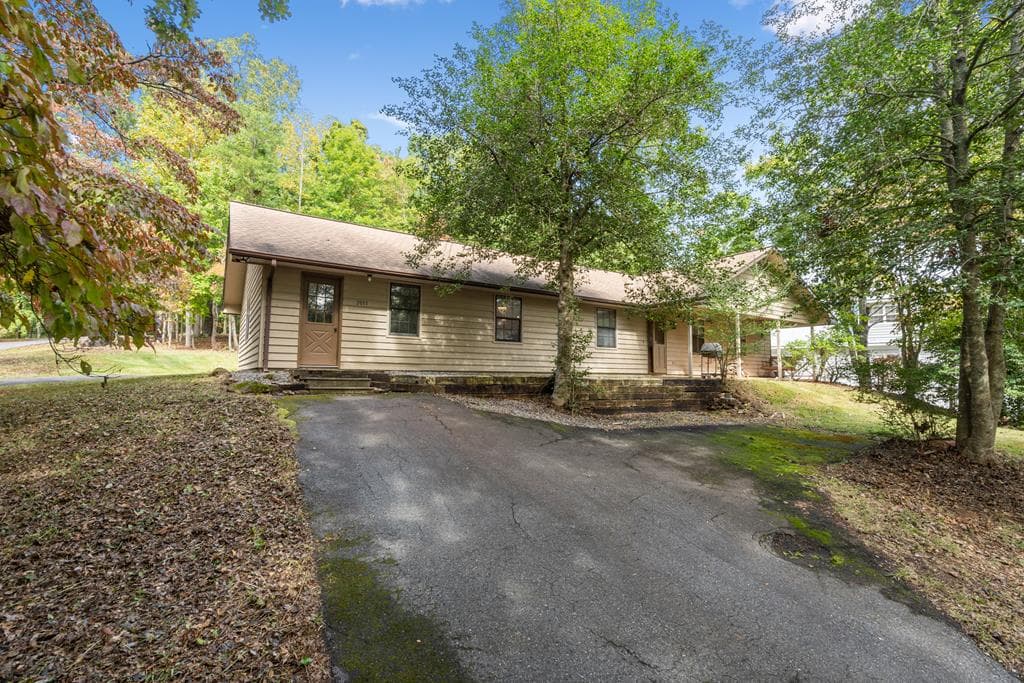 2015 Pine Lake Road, Hiawassee GA 30546 - Primary photo