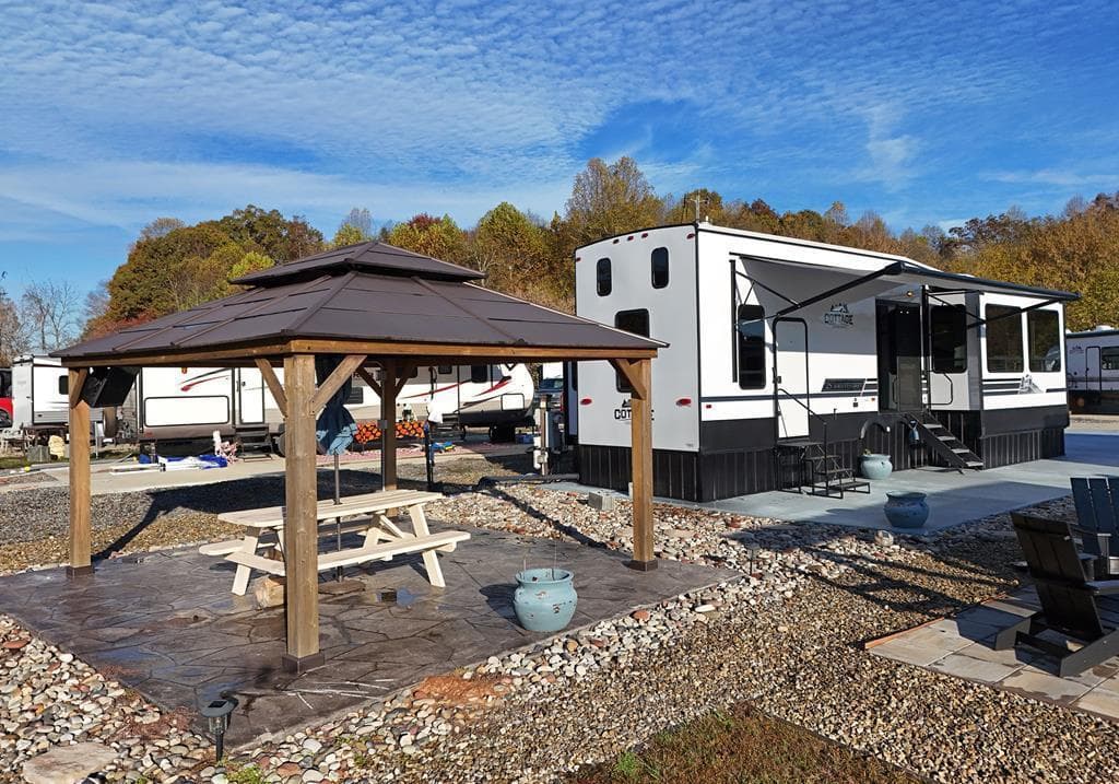 185 Mountain Meadows Drive, Morganton GA 30560 - Primary photo