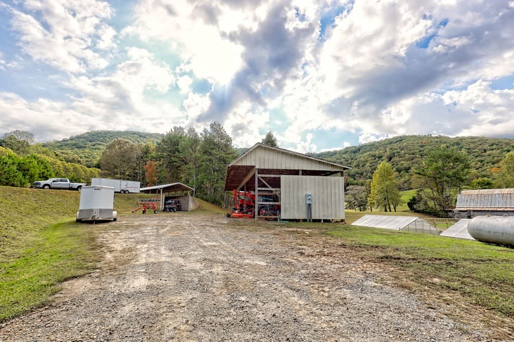 3147 Old Hwy 64 W, Warne NC 28909 - Photo