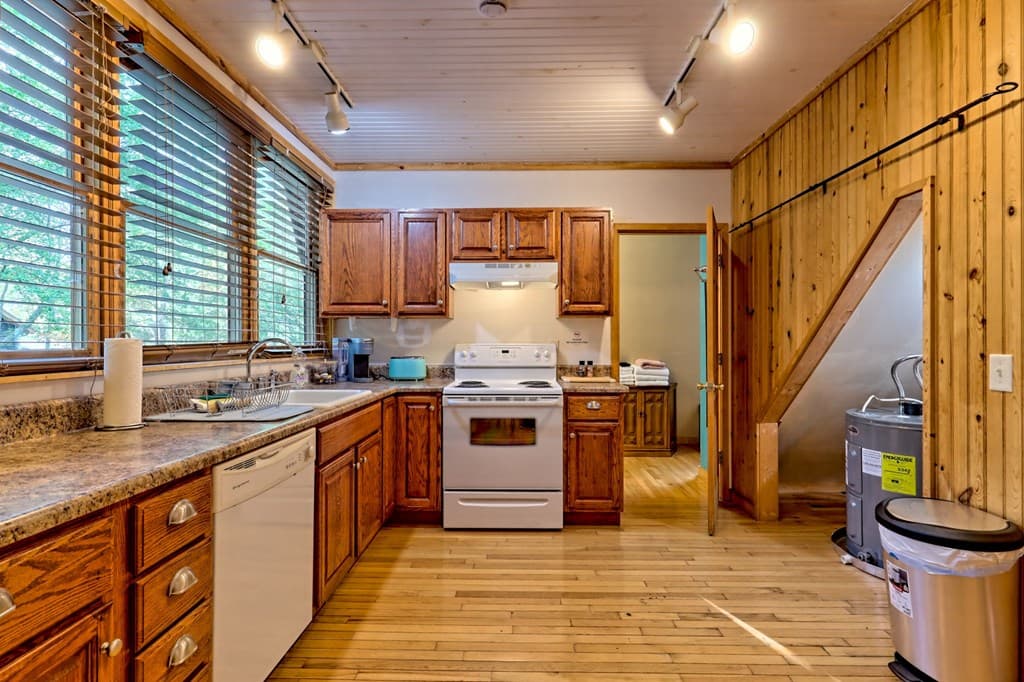3147 Old Hwy 64 W, Warne NC 28909 - Photo