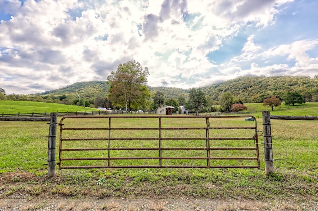 3147 Old Hwy 64 W, Warne NC 28909 - Photo
