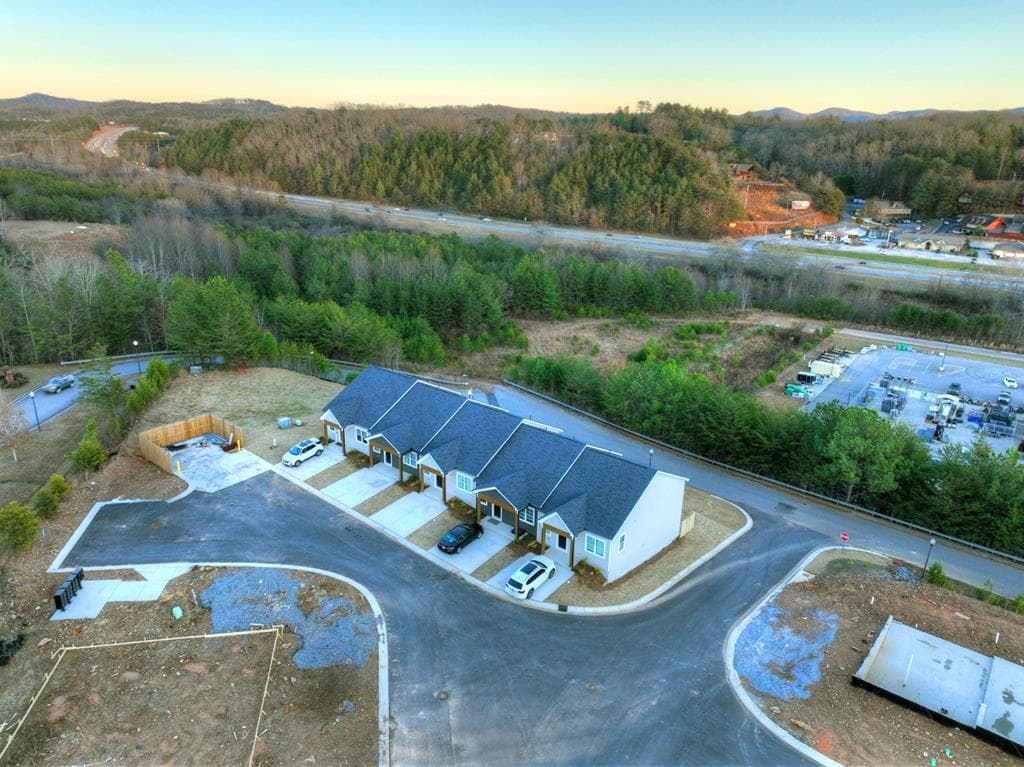 Unit 17 Grove Loop, Blue Ridge GA 30513 - Photo