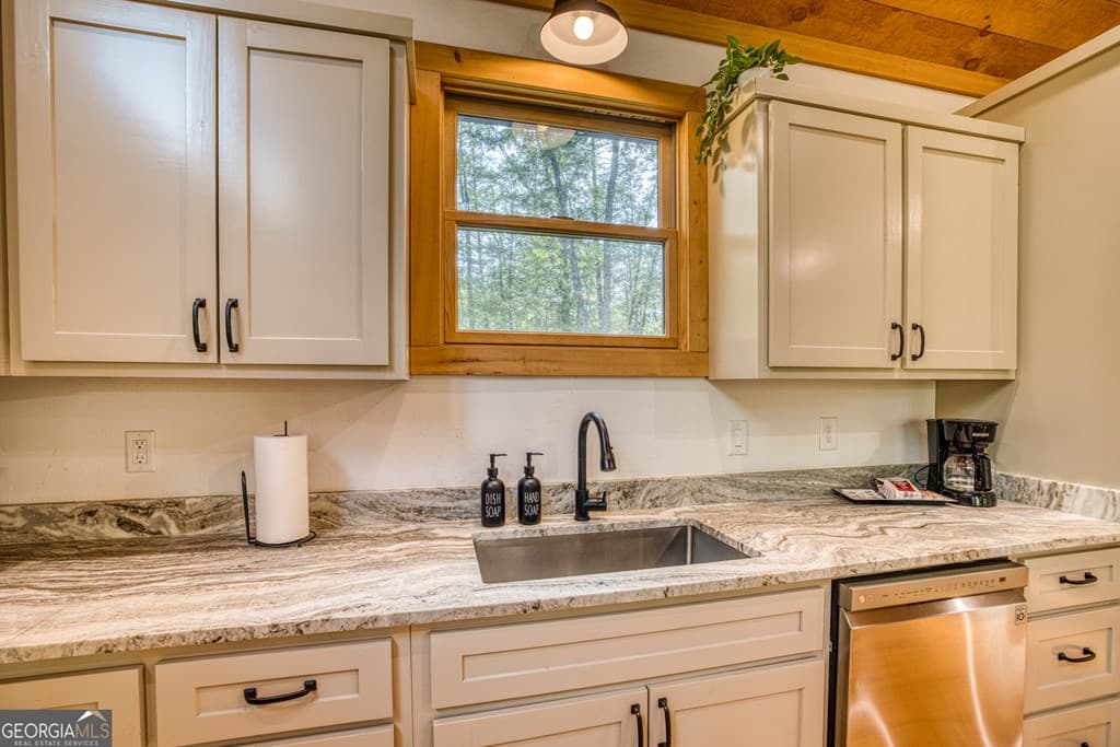 284 Lees Ride, Mccaysville GA 30555 - Photo