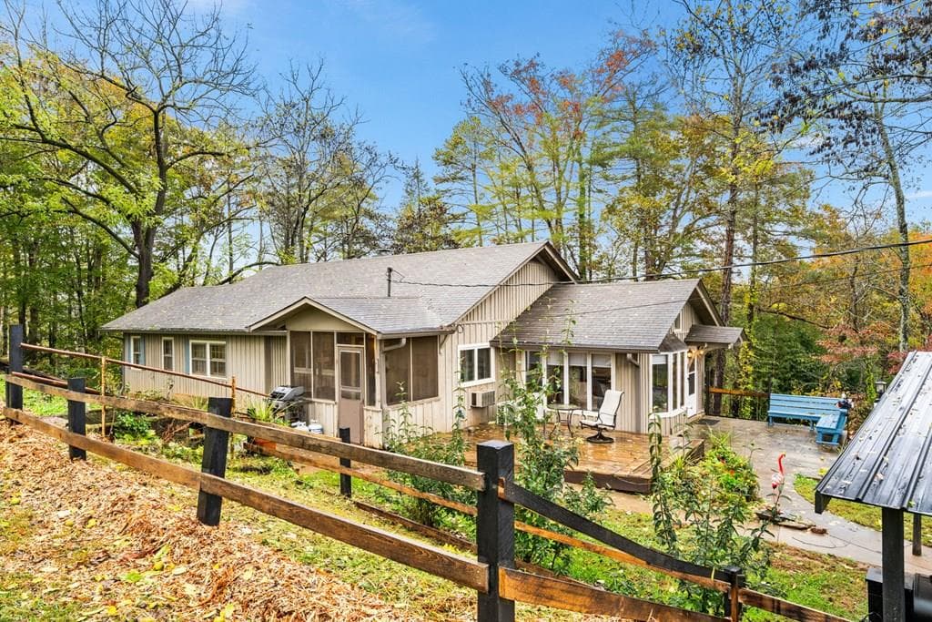 106 Settawig Road, Brasstown NC 28902 - Primary photo