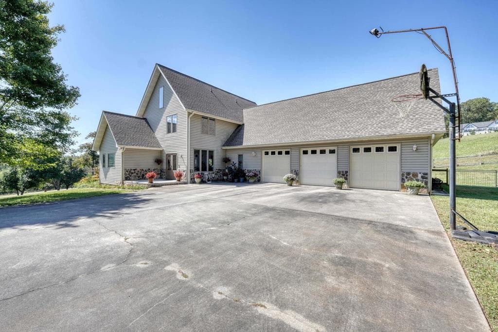 208 Rich Drive, Blairsville GA 30512 - Photo