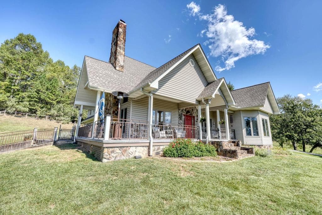 208 Rich Drive, Blairsville GA 30512 - Photo