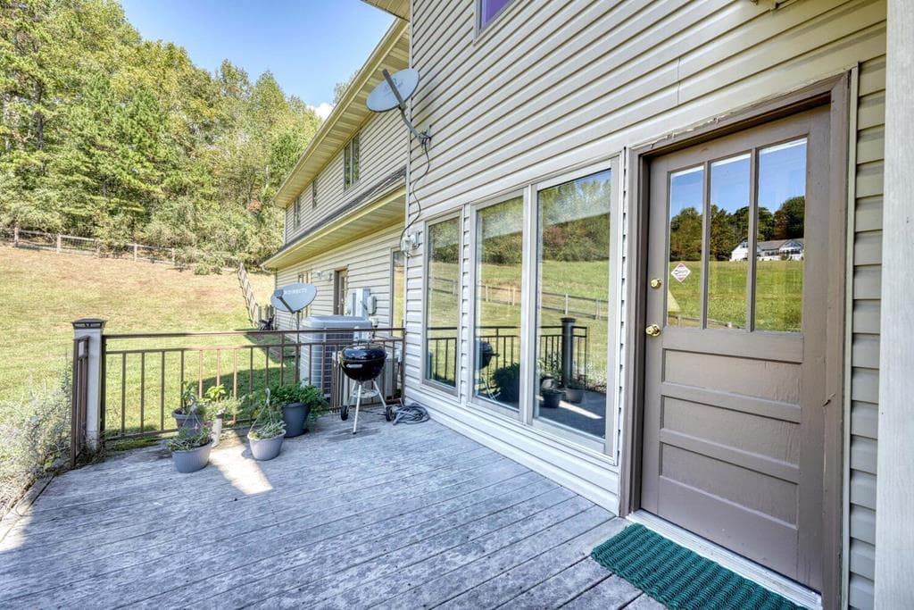 208 Rich Drive, Blairsville GA 30512 - Photo