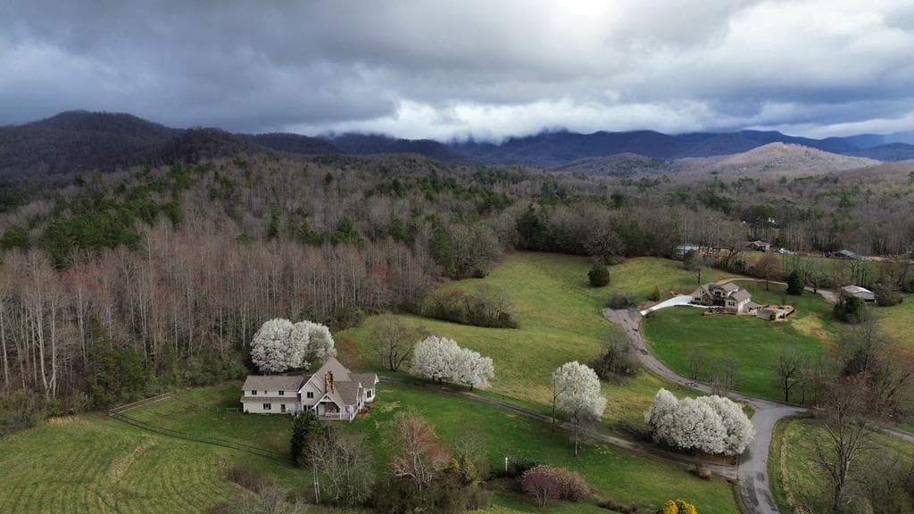 208 Rich Drive, Blairsville GA 30512 - Photo